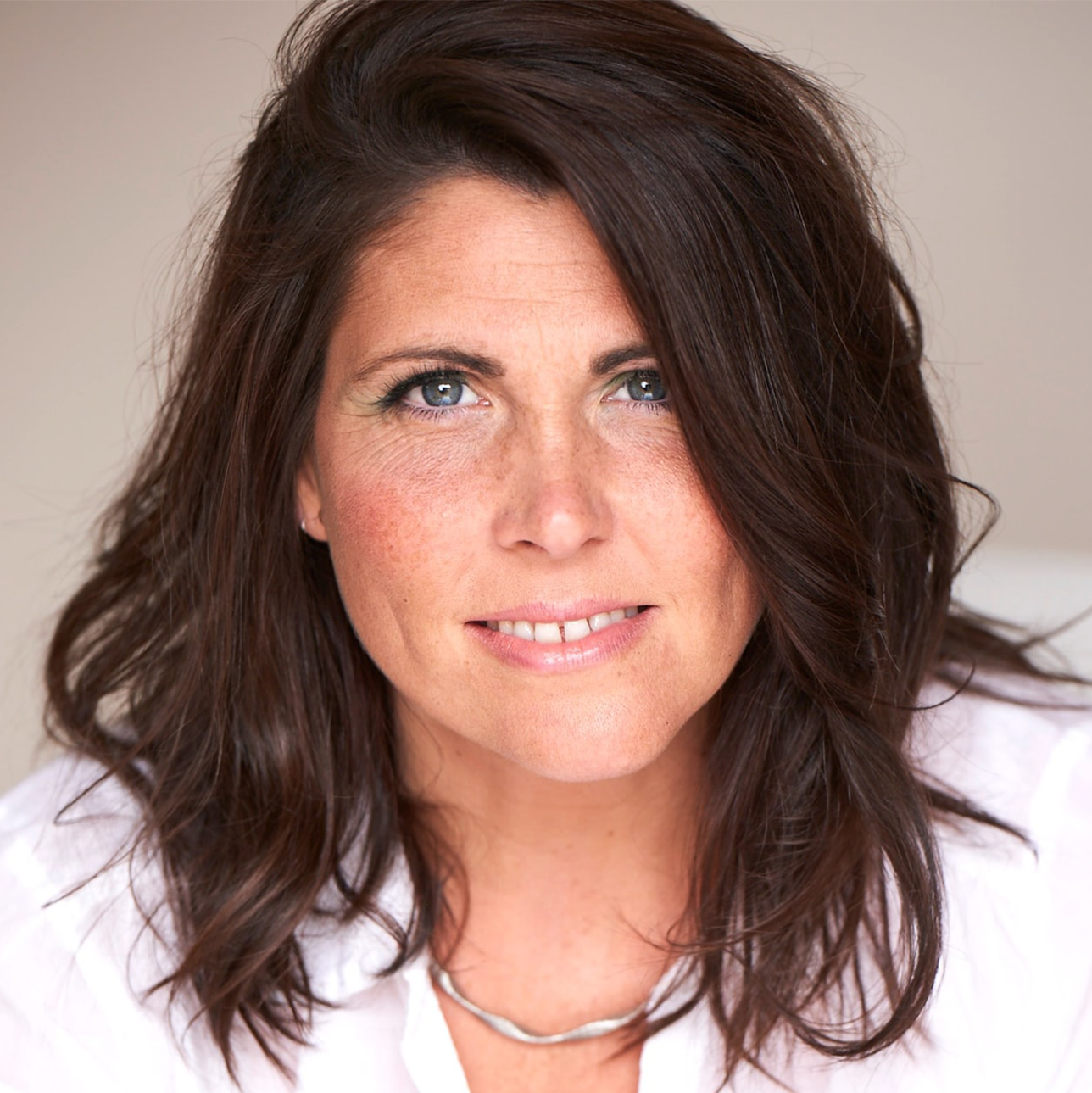 Julie-Ann Dean Headshot